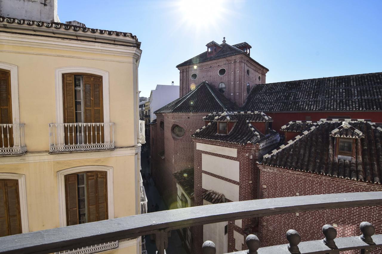Letmalaga Comedy Exterior photo